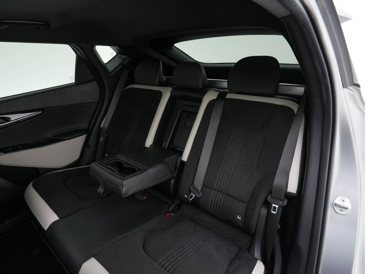 Kia EV6 Kia EV6 GT-Line AWD 77.4 kWh [3-Fase-11kW] (INCL-BTW) Aut. *PANO | HEAD-UP | LEATHER-ALCANTARA | ADAPTIVE-CRUISE | DIGI-COCKPIT | MERIDIAN-AUDIO | MEMORYPACK | FULL-LED | KEYLESS | TOPVIEW | DAB | BLINDSPOT | NAVI-FULLMAP | 20”ALU |