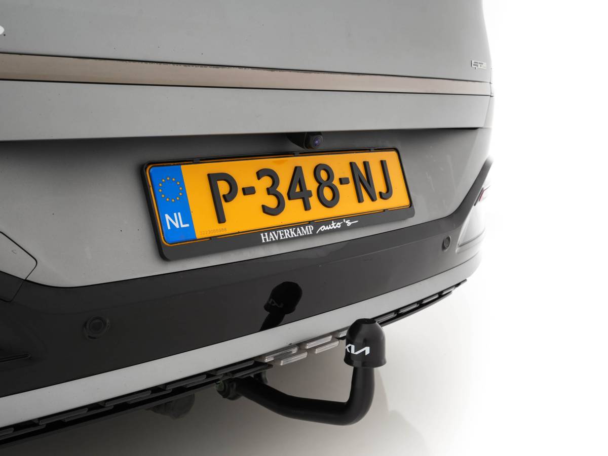 Kia EV6 Kia EV6 GT-Line AWD 77.4 kWh [3-Fase-11kW] (INCL-BTW) Aut. *PANO | HEAD-UP | LEATHER-ALCANTARA | ADAPTIVE-CRUISE | DIGI-COCKPIT | MERIDIAN-AUDIO | MEMORYPACK | FULL-LED | KEYLESS | TOPVIEW | DAB | BLINDSPOT | NAVI-FULLMAP | 20”ALU |