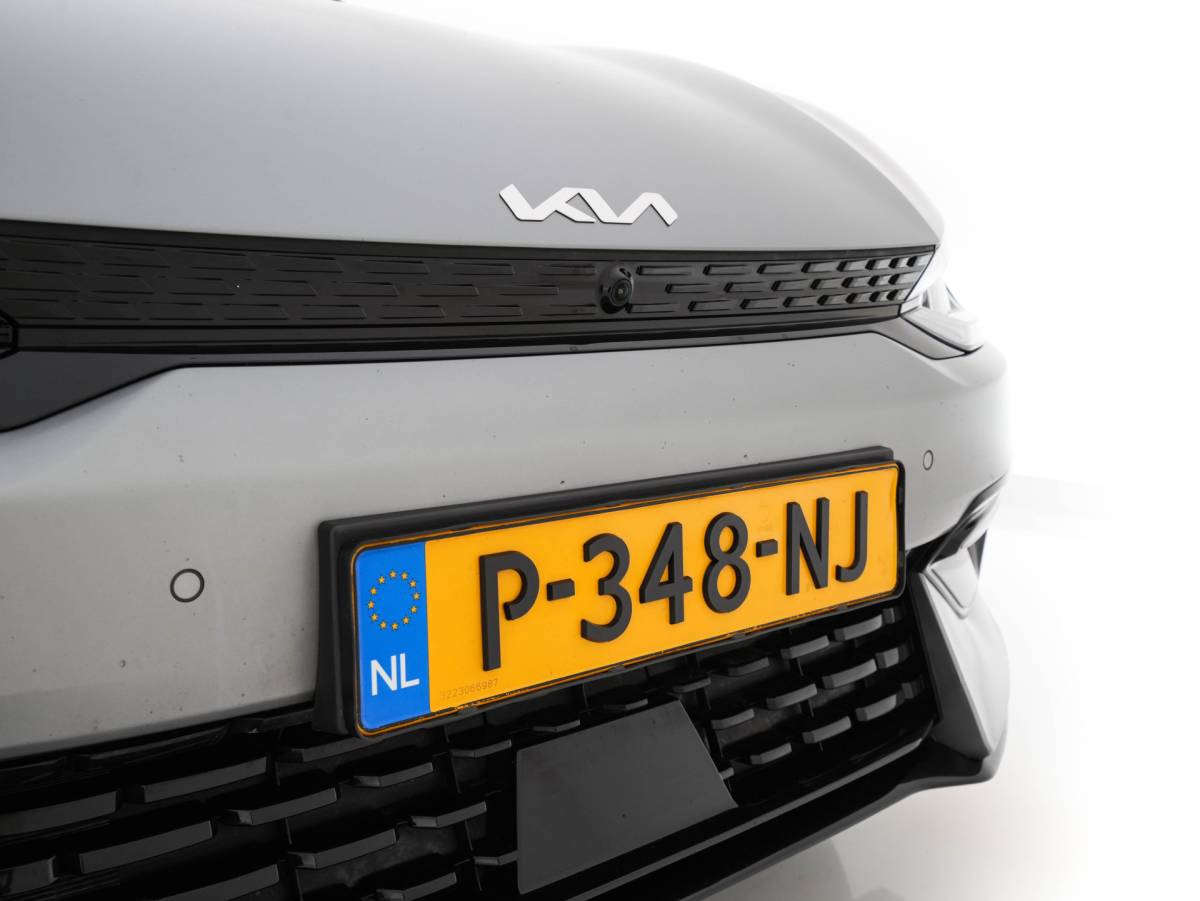 Kia EV6 Kia EV6 GT-Line AWD 77.4 kWh [3-Fase-11kW] (INCL-BTW) Aut. *PANO | HEAD-UP | LEATHER-ALCANTARA | ADAPTIVE-CRUISE | DIGI-COCKPIT | MERIDIAN-AUDIO | MEMORYPACK | FULL-LED | KEYLESS | TOPVIEW | DAB | BLINDSPOT | NAVI-FULLMAP | 20”ALU |