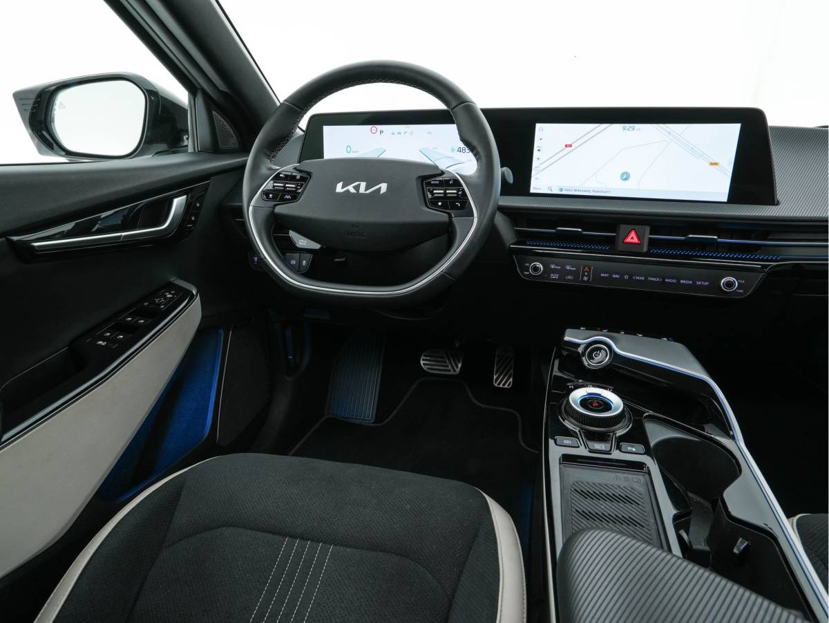 Kia EV6 Kia EV6 GT-Line AWD 77.4 kWh [3-Fase-11kW] (INCL-BTW) Aut. *PANO | HEAD-UP | LEATHER-ALCANTARA | ADAPTIVE-CRUISE | DIGI-COCKPIT | MERIDIAN-AUDIO | MEMORYPACK | FULL-LED | KEYLESS | TOPVIEW | DAB | BLINDSPOT | NAVI-FULLMAP | 20”ALU |