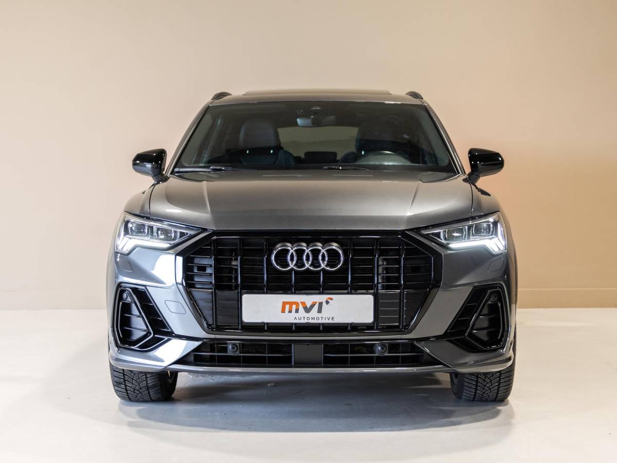 Audi Q3 Audi Q3 45 TFSI e S-Line edition / 245pk / Panorama dak / Achteruitrij camera / Keyless / Sfeerverlichting /