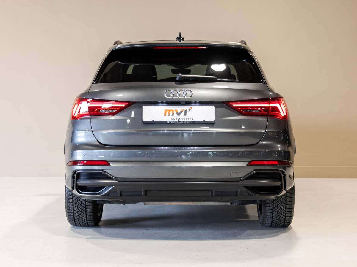 Audi Q3 Audi Q3 45 TFSI e S-Line edition / 245pk / Panorama dak / Achteruitrij camera / Keyless / Sfeerverlichting /