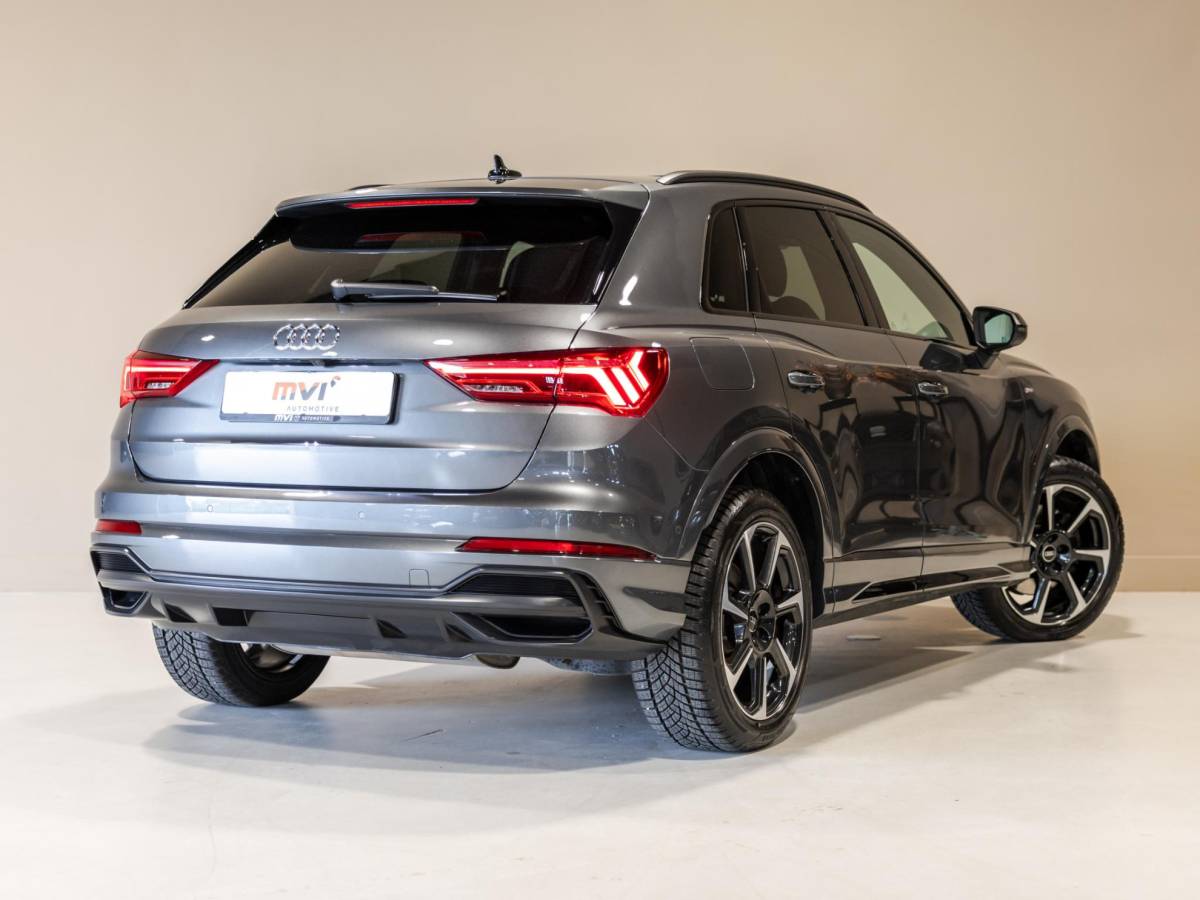 Audi Q3 Audi Q3 45 TFSI e S-Line edition / 245pk / Panorama dak / Achteruitrij camera / Keyless / Sfeerverlichting /
