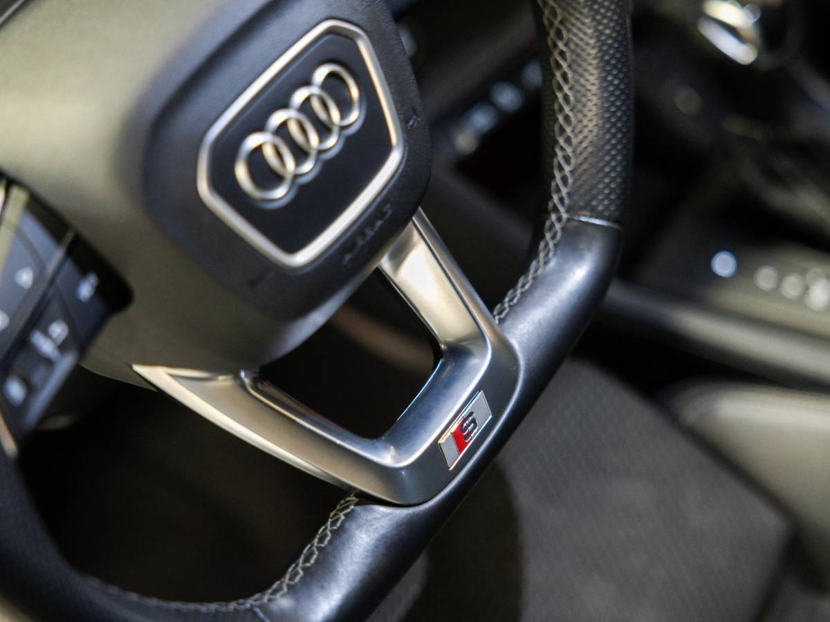 Audi Q3 Audi Q3 45 TFSI e S-Line edition / 245pk / Panorama dak / Achteruitrij camera / Keyless / Sfeerverlichting /