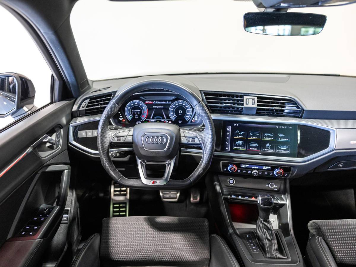 Audi Q3 Audi Q3 45 TFSI e S-Line edition / 245pk / Panorama dak / Achteruitrij camera / Keyless / Sfeerverlichting /