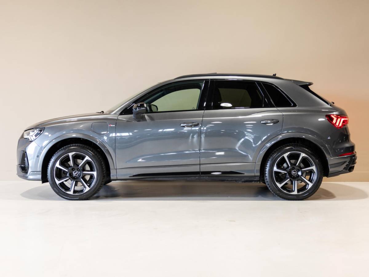 Audi Q3 Audi Q3 45 TFSI e S-Line edition / 245pk / Panorama dak / Achteruitrij camera / Keyless / Sfeerverlichting /