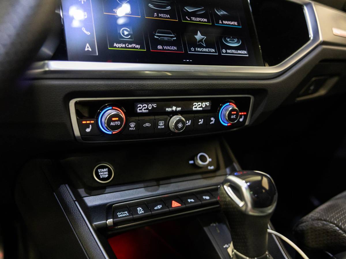 Audi Q3 Audi Q3 45 TFSI e S-Line edition / 245pk / Panorama dak / Achteruitrij camera / Keyless / Sfeerverlichting /