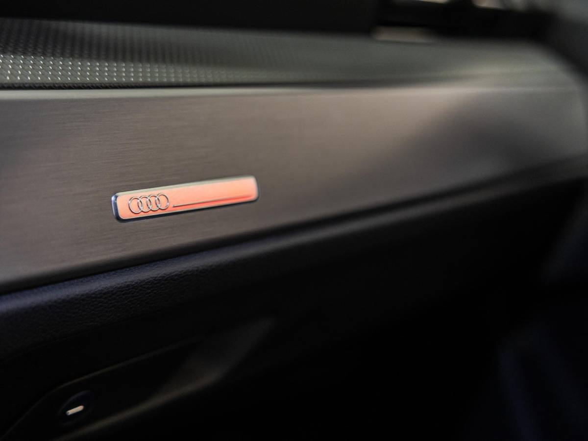 Audi Q3 Audi Q3 45 TFSI e S-Line edition / 245pk / Panorama dak / Achteruitrij camera / Keyless / Sfeerverlichting /