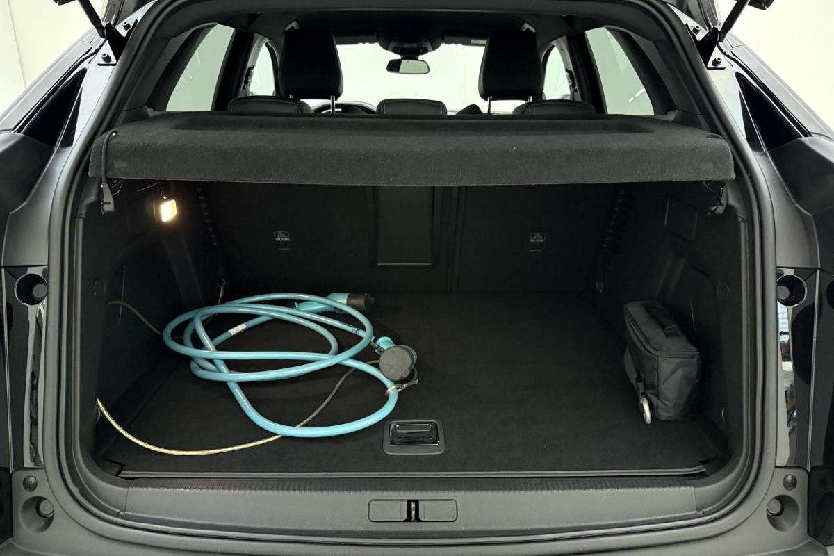 Peugeot 3008 Peugeot 3008 1.6 HYbrid 180 Allure Pack Business | Automaat | Apple carplay | Electronic climate control | Dode hoek detectie | Navigatie systeem full map