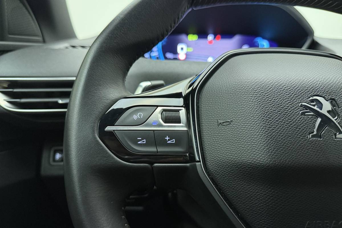 Peugeot 3008 Peugeot 3008 1.6 HYbrid 180 Allure Pack Business | Automaat | Apple carplay | Electronic climate control | Dode hoek detectie | Navigatie systeem full map