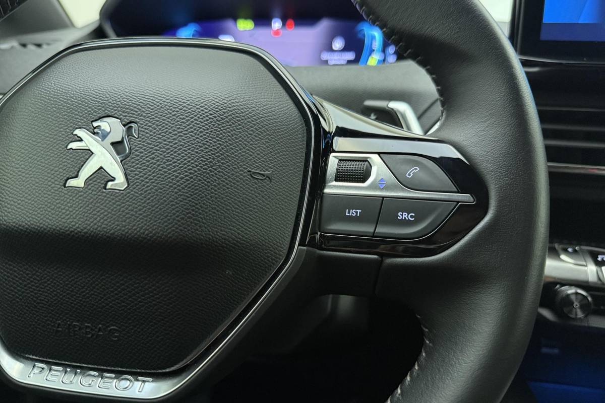 Peugeot 3008 Peugeot 3008 1.6 HYbrid 180 Allure Pack Business | Automaat | Apple carplay | Electronic climate control | Dode hoek detectie | Navigatie systeem full map