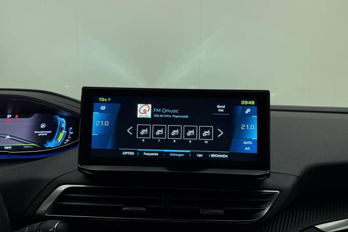 Peugeot 3008 Peugeot 3008 1.6 HYbrid 180 Allure Pack Business | Automaat | Apple carplay | Electronic climate control | Dode hoek detectie | Navigatie systeem full map