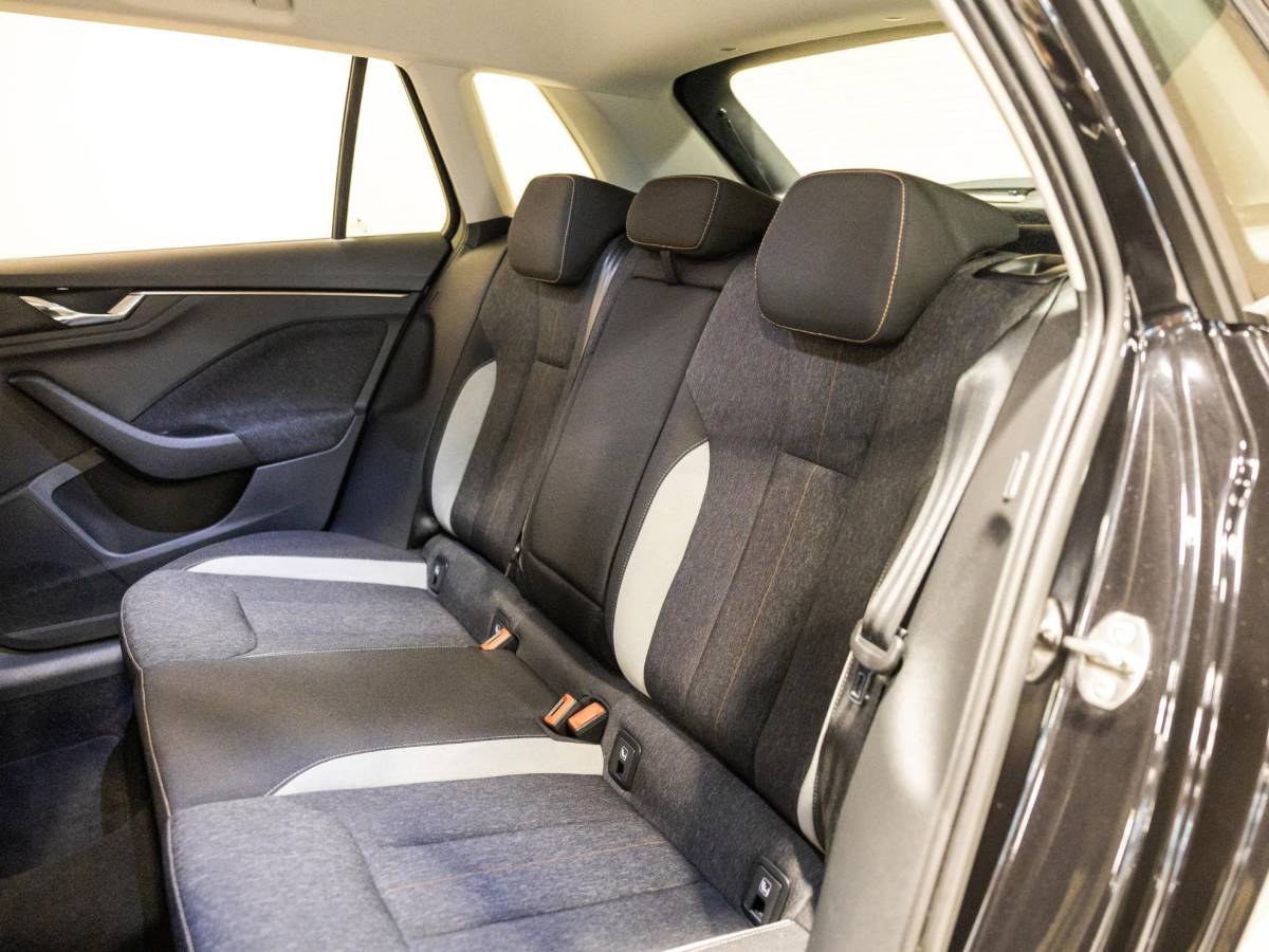 Škoda Kamiq Skoda Kamiq 1.0 TSI Business Edition / 110pk / Stoelverwarming /