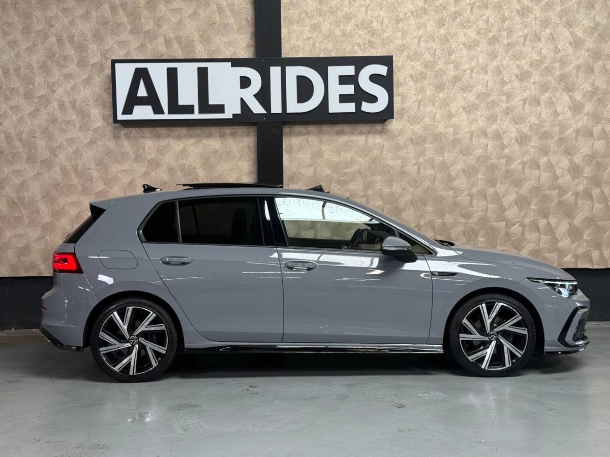 Volkswagen Golf Volkswagen Golf 1.5 eTSI R-Line Edition | Pano | Keyless | Carplay | Sfeerverlichting | Stoel/Stuurverwarming | HUD