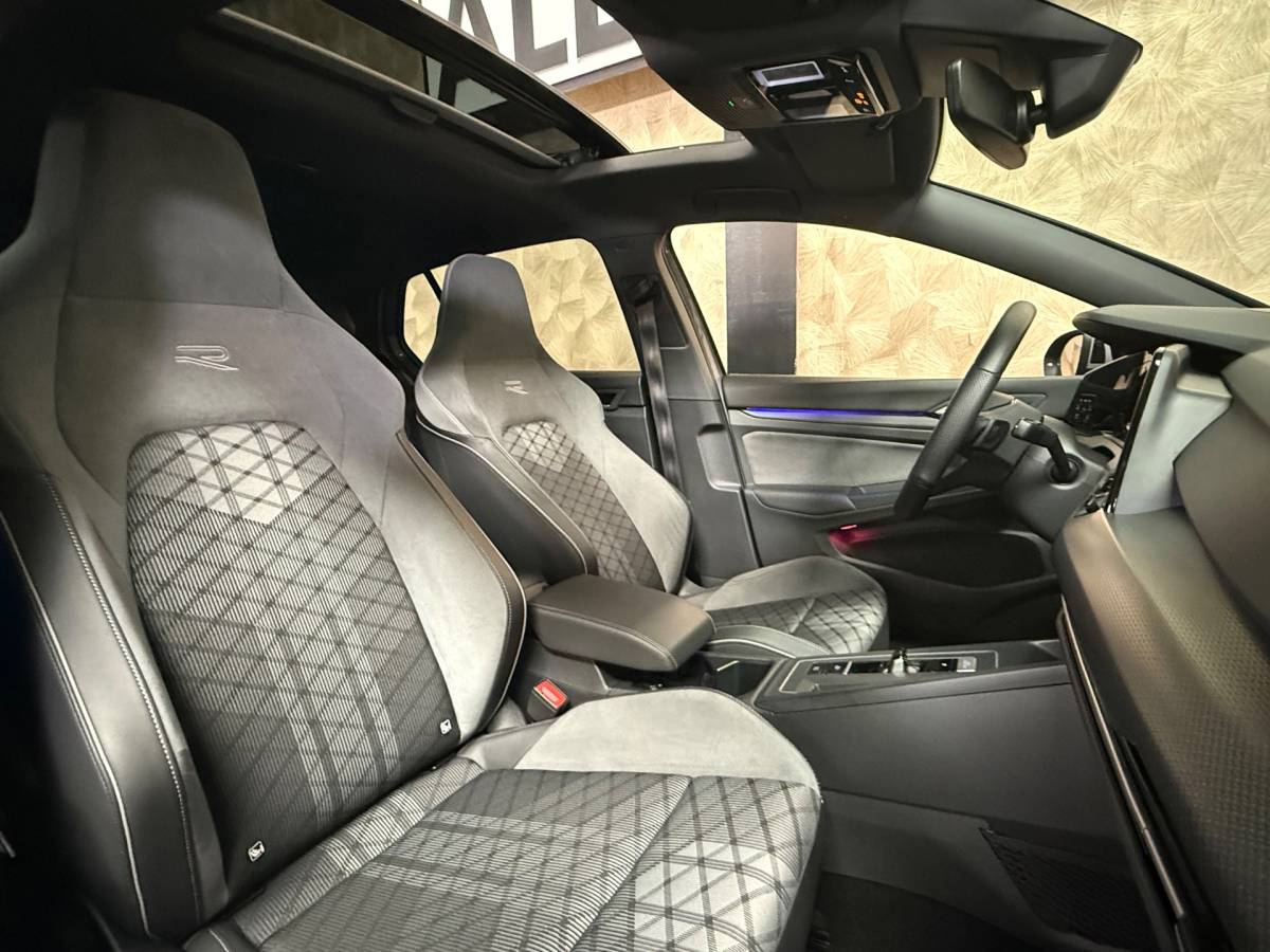 Volkswagen Golf Volkswagen Golf 1.5 eTSI R-Line Edition | Pano | Keyless | Carplay | Sfeerverlichting | Stoel/Stuurverwarming | HUD
