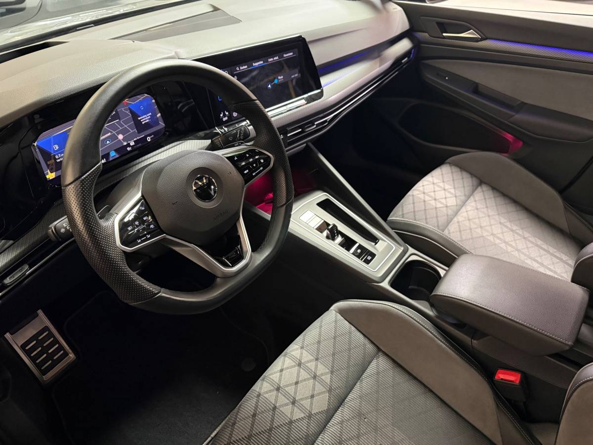 Volkswagen Golf Volkswagen Golf 1.5 eTSI R-Line Edition | Pano | Keyless | Carplay | Sfeerverlichting | Stoel/Stuurverwarming | HUD