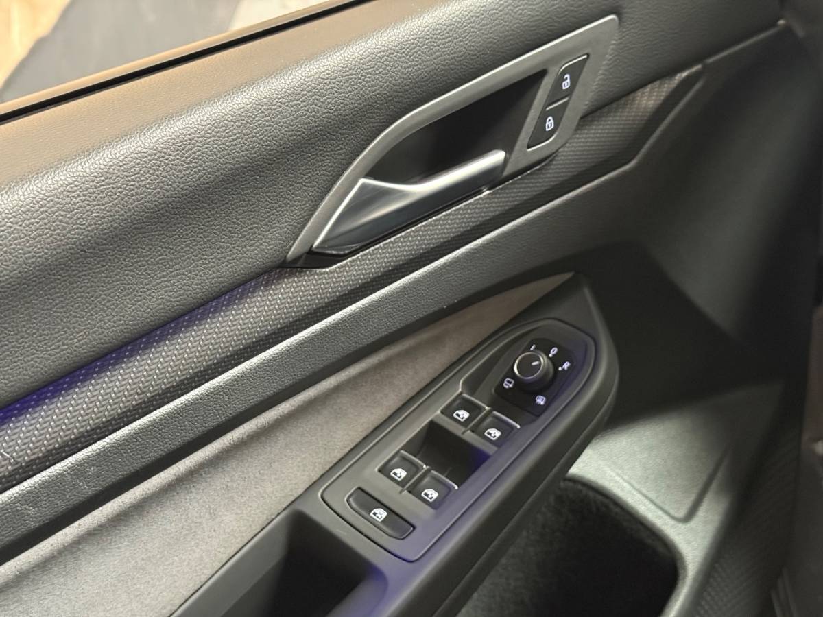 Volkswagen Golf Volkswagen Golf 1.5 eTSI R-Line Edition | Pano | Keyless | Carplay | Sfeerverlichting | Stoel/Stuurverwarming | HUD