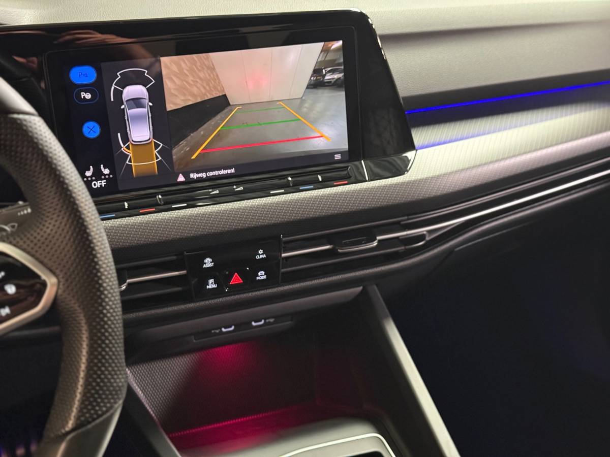 Volkswagen Golf Volkswagen Golf 1.5 eTSI R-Line Edition | Pano | Keyless | Carplay | Sfeerverlichting | Stoel/Stuurverwarming | HUD