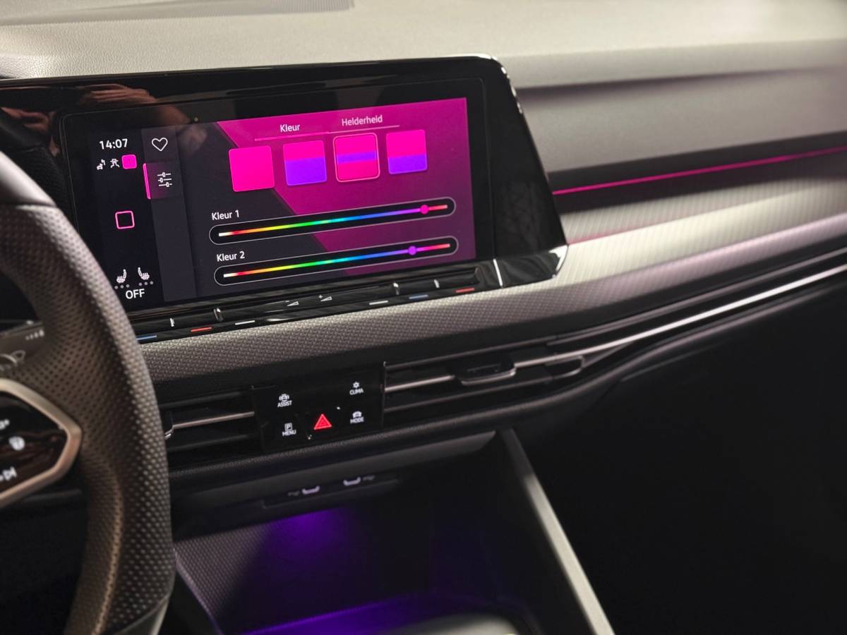 Volkswagen Golf Volkswagen Golf 1.5 eTSI R-Line Edition | Pano | Keyless | Carplay | Sfeerverlichting | Stoel/Stuurverwarming | HUD