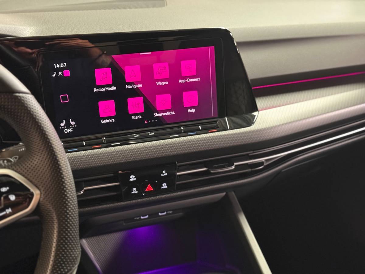 Volkswagen Golf Volkswagen Golf 1.5 eTSI R-Line Edition | Pano | Keyless | Carplay | Sfeerverlichting | Stoel/Stuurverwarming | HUD