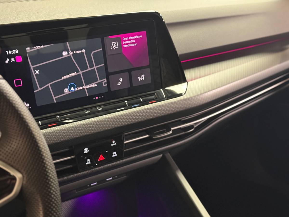Volkswagen Golf Volkswagen Golf 1.5 eTSI R-Line Edition | Pano | Keyless | Carplay | Sfeerverlichting | Stoel/Stuurverwarming | HUD