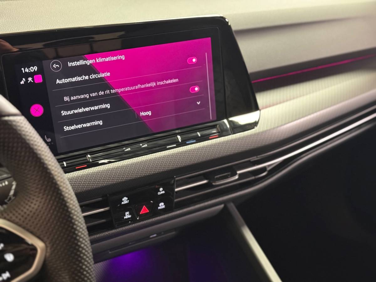 Volkswagen Golf Volkswagen Golf 1.5 eTSI R-Line Edition | Pano | Keyless | Carplay | Sfeerverlichting | Stoel/Stuurverwarming | HUD