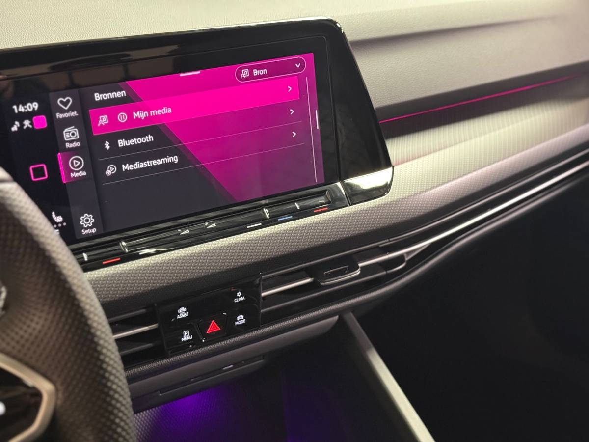 Volkswagen Golf Volkswagen Golf 1.5 eTSI R-Line Edition | Pano | Keyless | Carplay | Sfeerverlichting | Stoel/Stuurverwarming | HUD