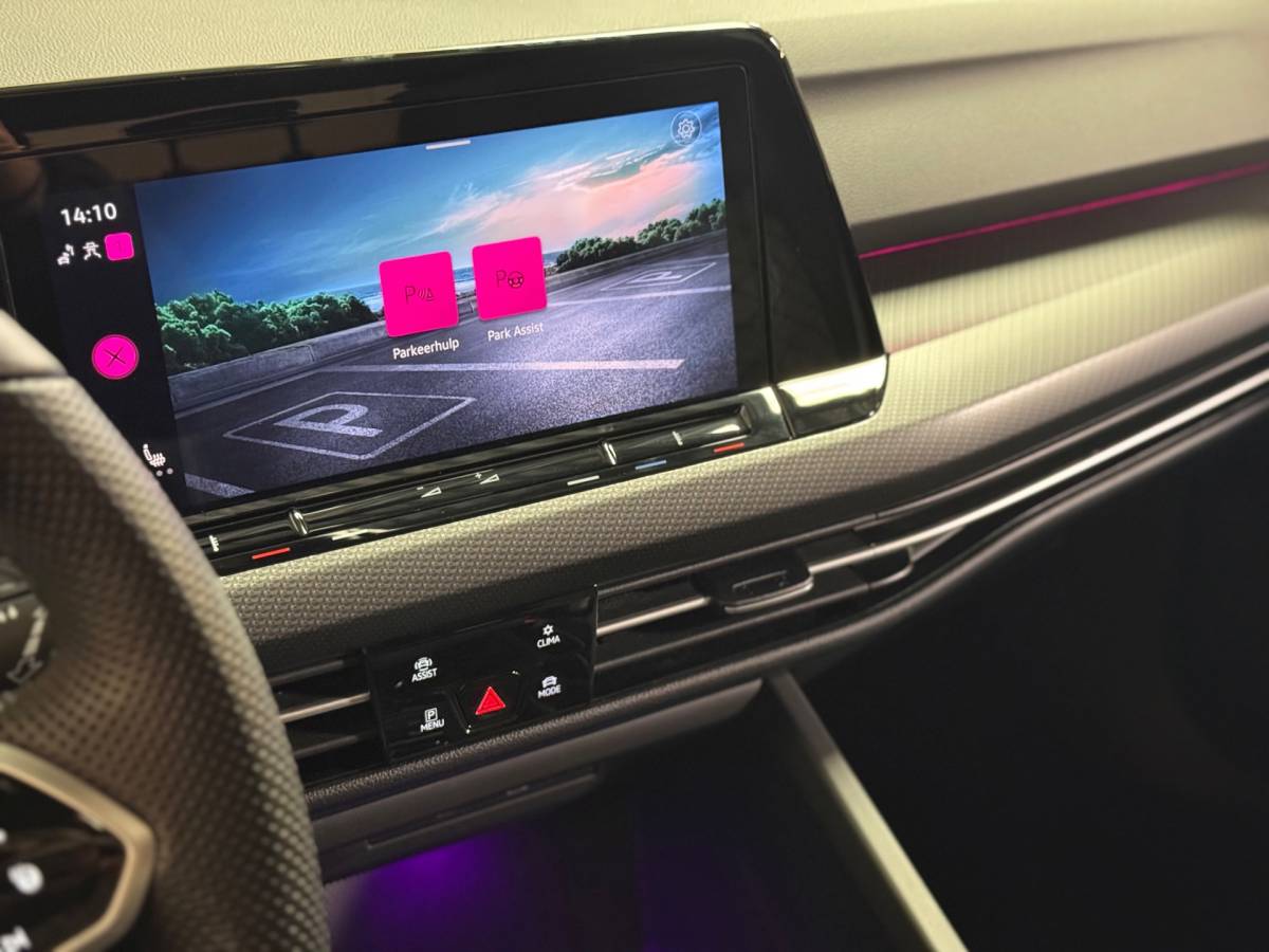 Volkswagen Golf Volkswagen Golf 1.5 eTSI R-Line Edition | Pano | Keyless | Carplay | Sfeerverlichting | Stoel/Stuurverwarming | HUD