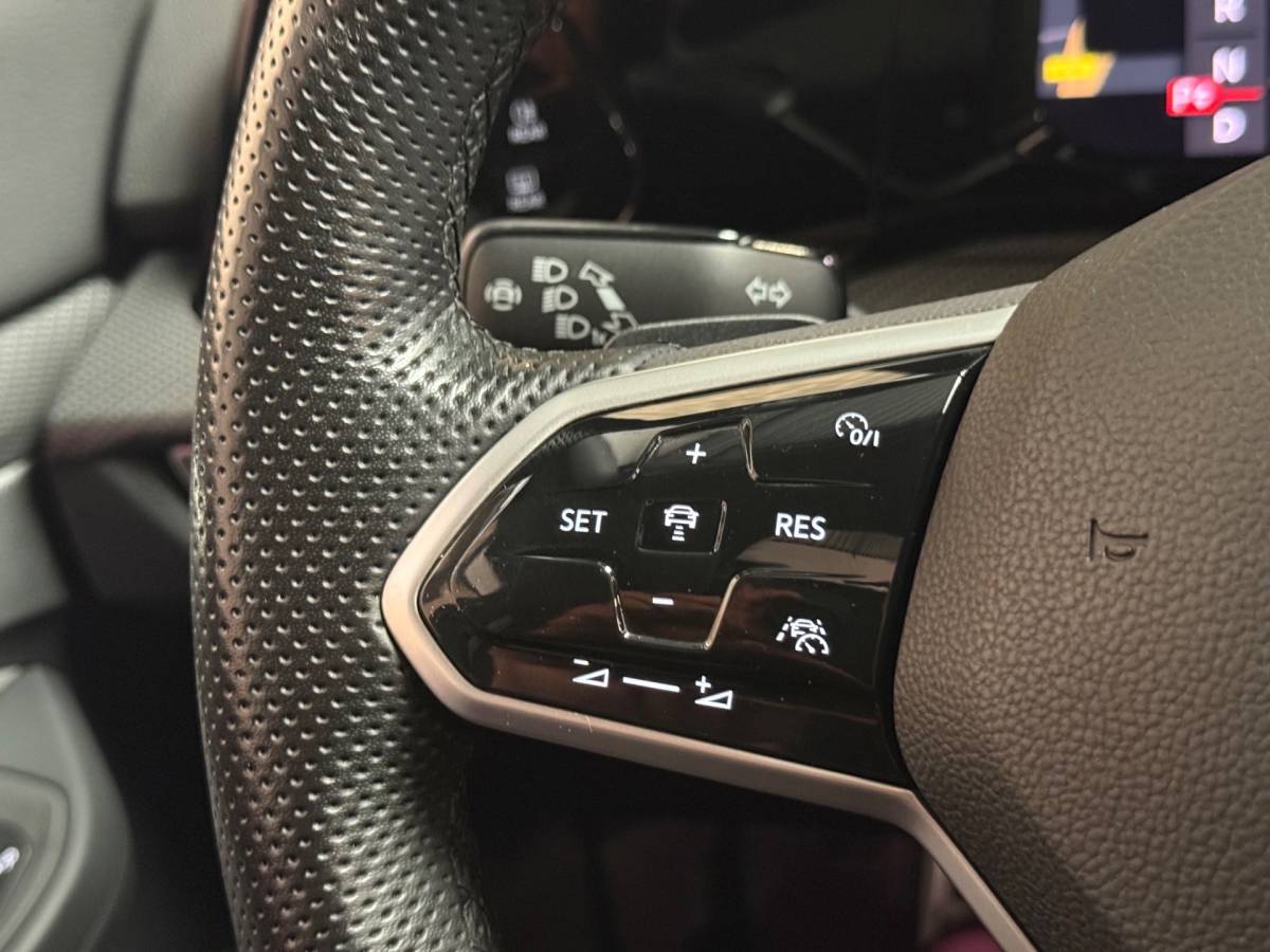 Volkswagen Golf Volkswagen Golf 1.5 eTSI R-Line Edition | Pano | Keyless | Carplay | Sfeerverlichting | Stoel/Stuurverwarming | HUD