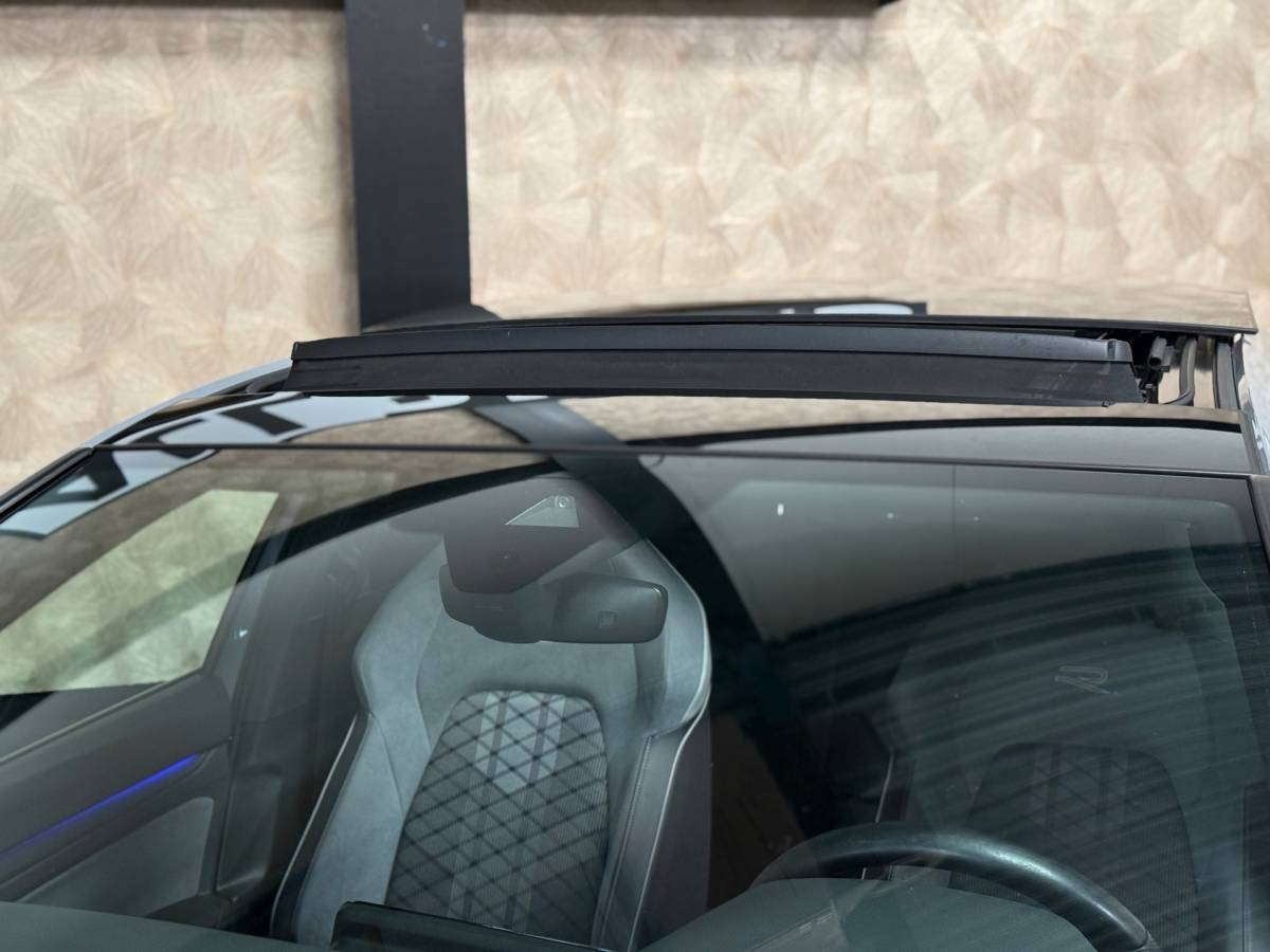 Volkswagen Golf Volkswagen Golf 1.5 eTSI R-Line Edition | Pano | Keyless | Carplay | Sfeerverlichting | Stoel/Stuurverwarming | HUD