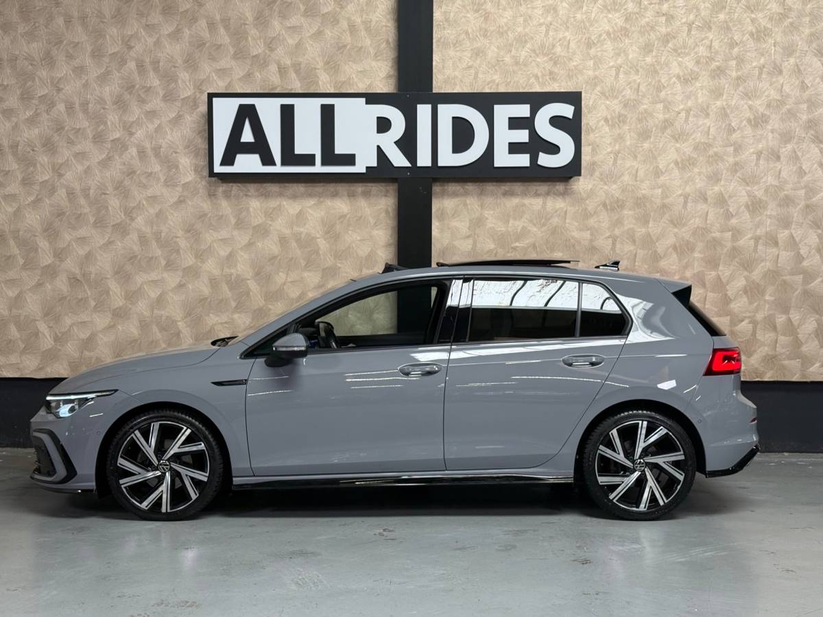 Volkswagen Golf Volkswagen Golf 1.5 eTSI R-Line Edition | Pano | Keyless | Carplay | Sfeerverlichting | Stoel/Stuurverwarming | HUD