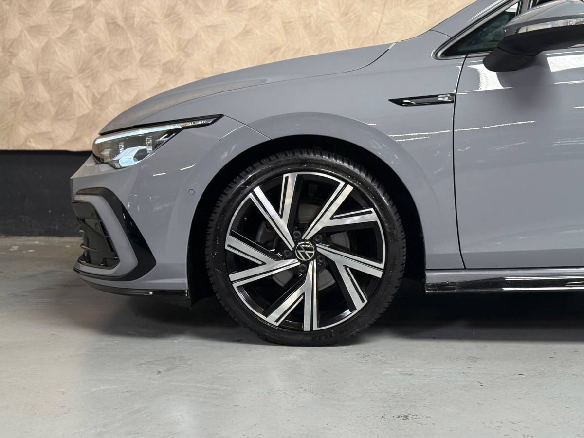 Volkswagen Golf Volkswagen Golf 1.5 eTSI R-Line Edition | Pano | Keyless | Carplay | Sfeerverlichting | Stoel/Stuurverwarming | HUD
