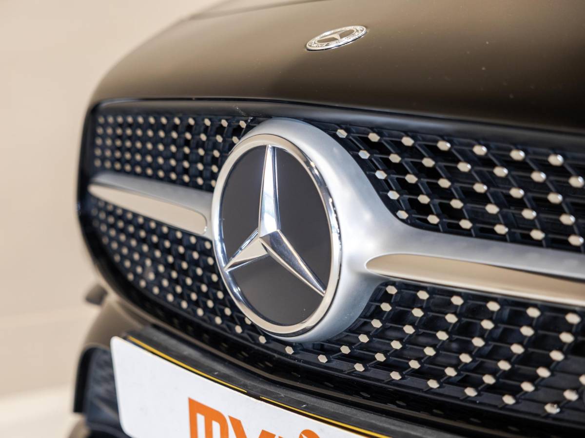 Mercedes-Benz CLA Mercedes-Benz CLA-klasse 180 AMG Line Premium Plus / 136pk / Panorama dak / Stoelverwarming / Leder /