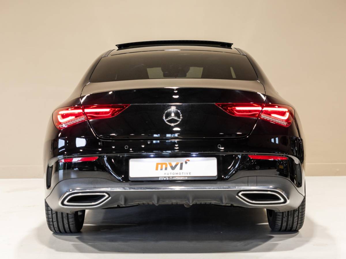 Mercedes-Benz CLA Mercedes-Benz CLA-klasse 180 AMG Line Premium Plus / 136pk / Panorama dak / Stoelverwarming / Leder /