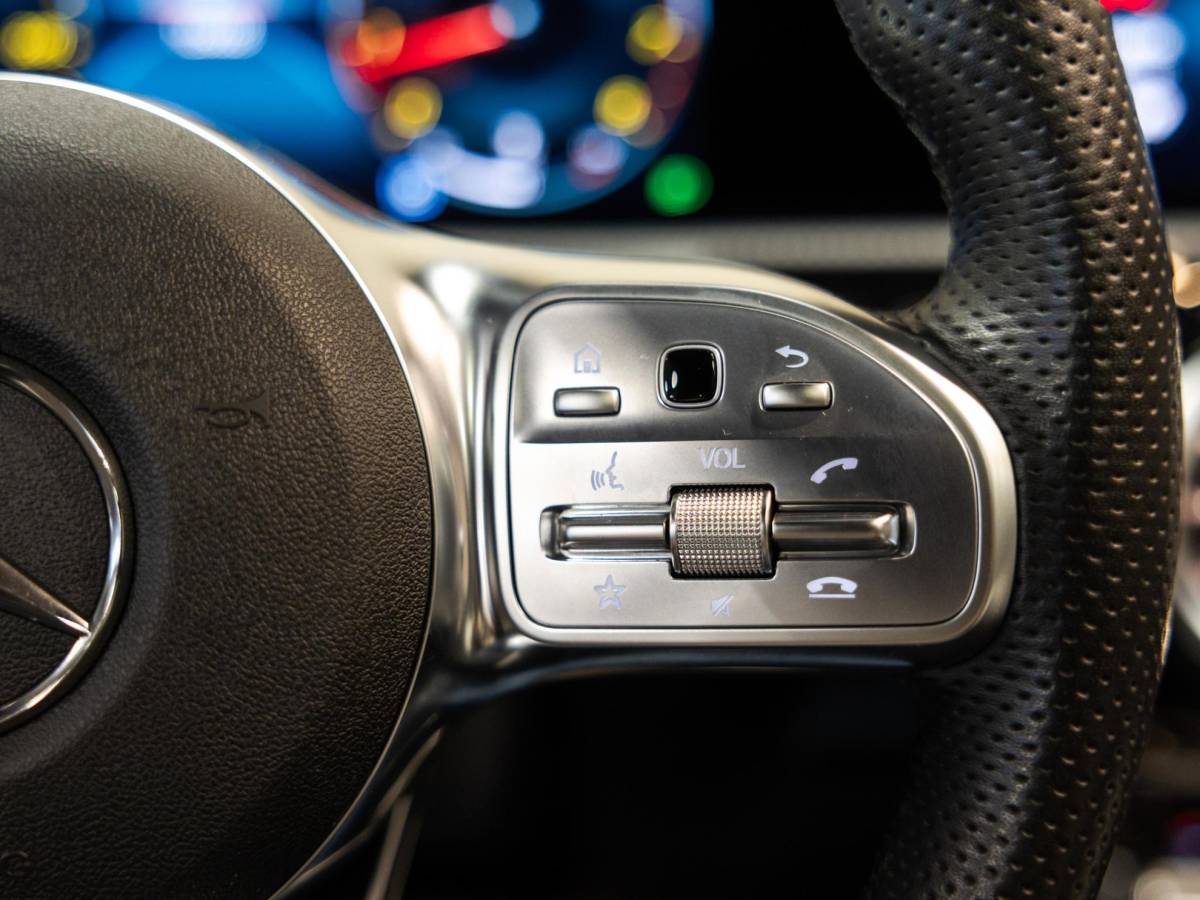 Mercedes-Benz CLA Mercedes-Benz CLA-klasse 180 AMG Line Premium Plus / 136pk / Panorama dak / Stoelverwarming / Leder /