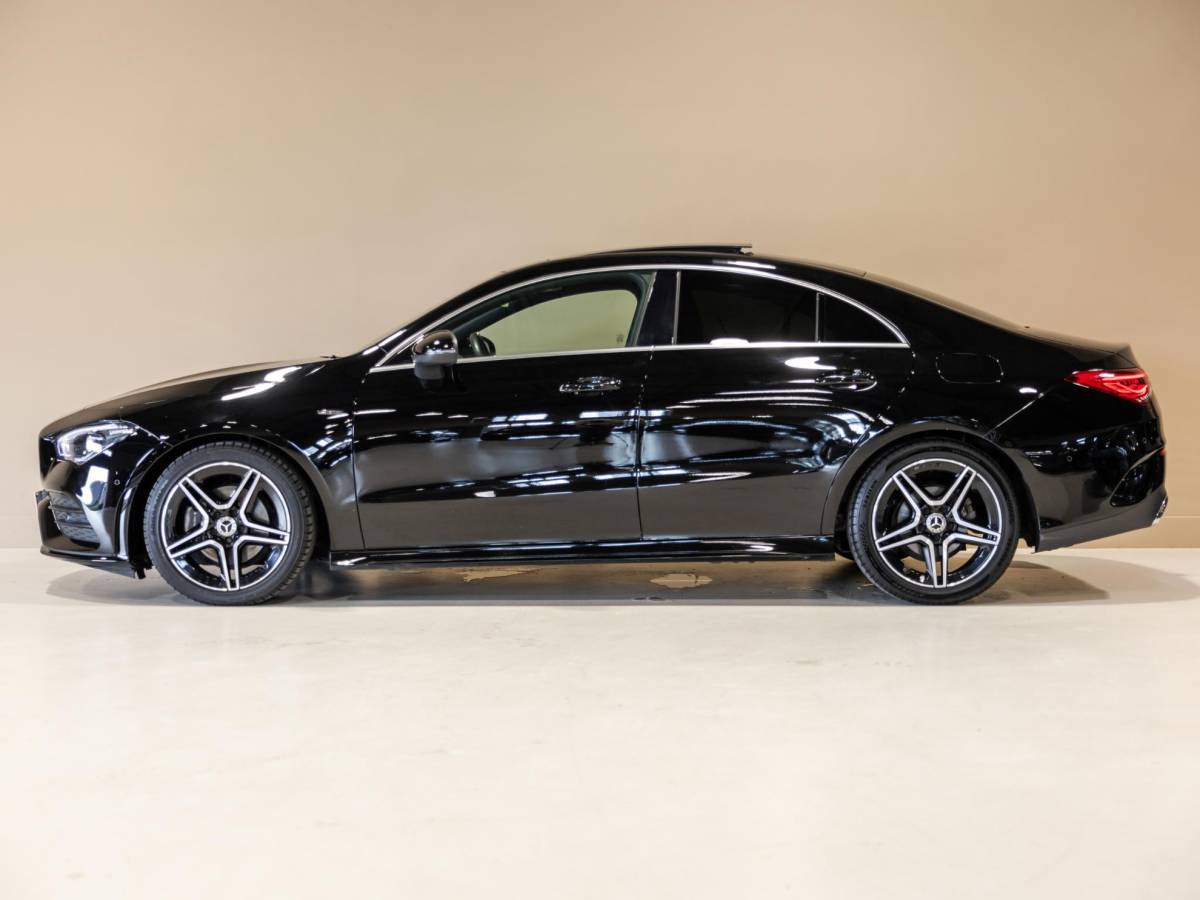 Mercedes-Benz CLA Mercedes-Benz CLA-klasse 180 AMG Line Premium Plus / 136pk / Panorama dak / Stoelverwarming / Leder /