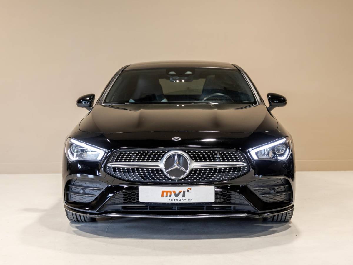 Mercedes-Benz CLA Mercedes-Benz CLA-klasse 180 AMG Line Premium Plus / 136pk / Panorama dak / Stoelverwarming / Leder /