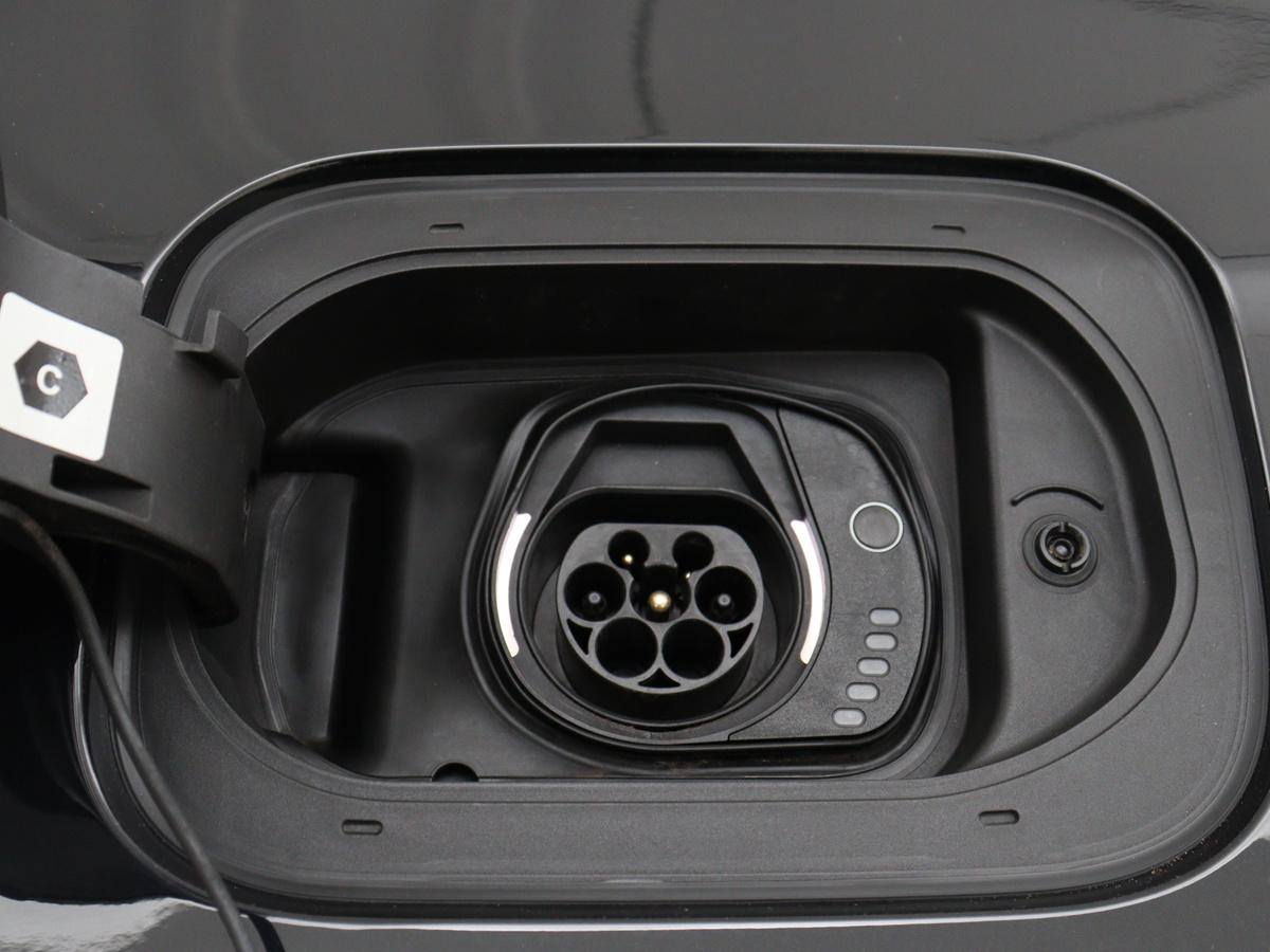 Jeep Compass Jeep Compass 4xe 240 Plug-in Hybrid Electric S |  Stoel & stuurverwarming | Trekhaak | Adaptive cruise | 360 Camera | Leder | Full LED | Carplay | 19” | Keyless | Navigatie | PHEV