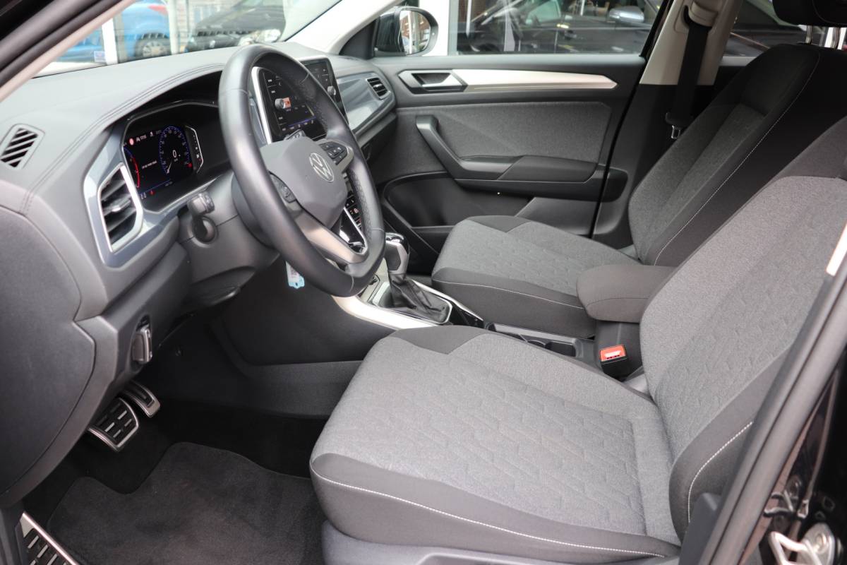 Volkswagen T-Roc Volkswagen T-Roc 1.5 TSI Move Automaat. All-season banden, Full-led.
