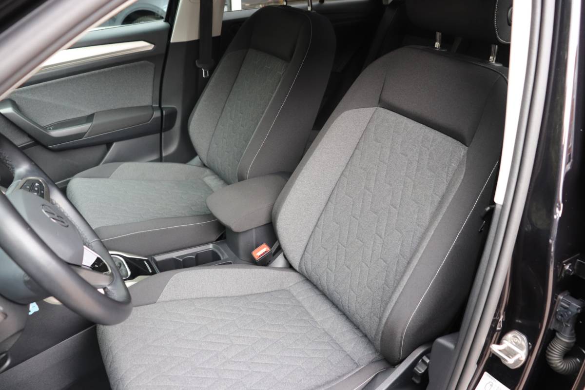 Volkswagen T-Roc Volkswagen T-Roc 1.5 TSI Move Automaat. All-season banden, Full-led.