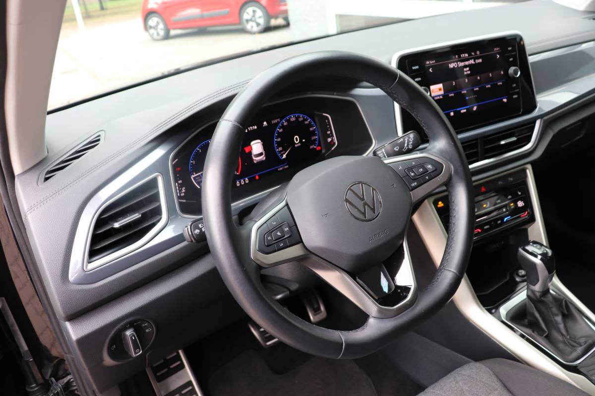 Volkswagen T-Roc Volkswagen T-Roc 1.5 TSI Move Automaat. All-season banden, Full-led.