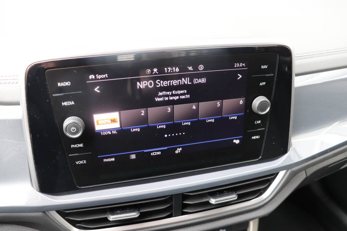 Volkswagen T-Roc Volkswagen T-Roc 1.5 TSI Move Automaat. All-season banden, Full-led.