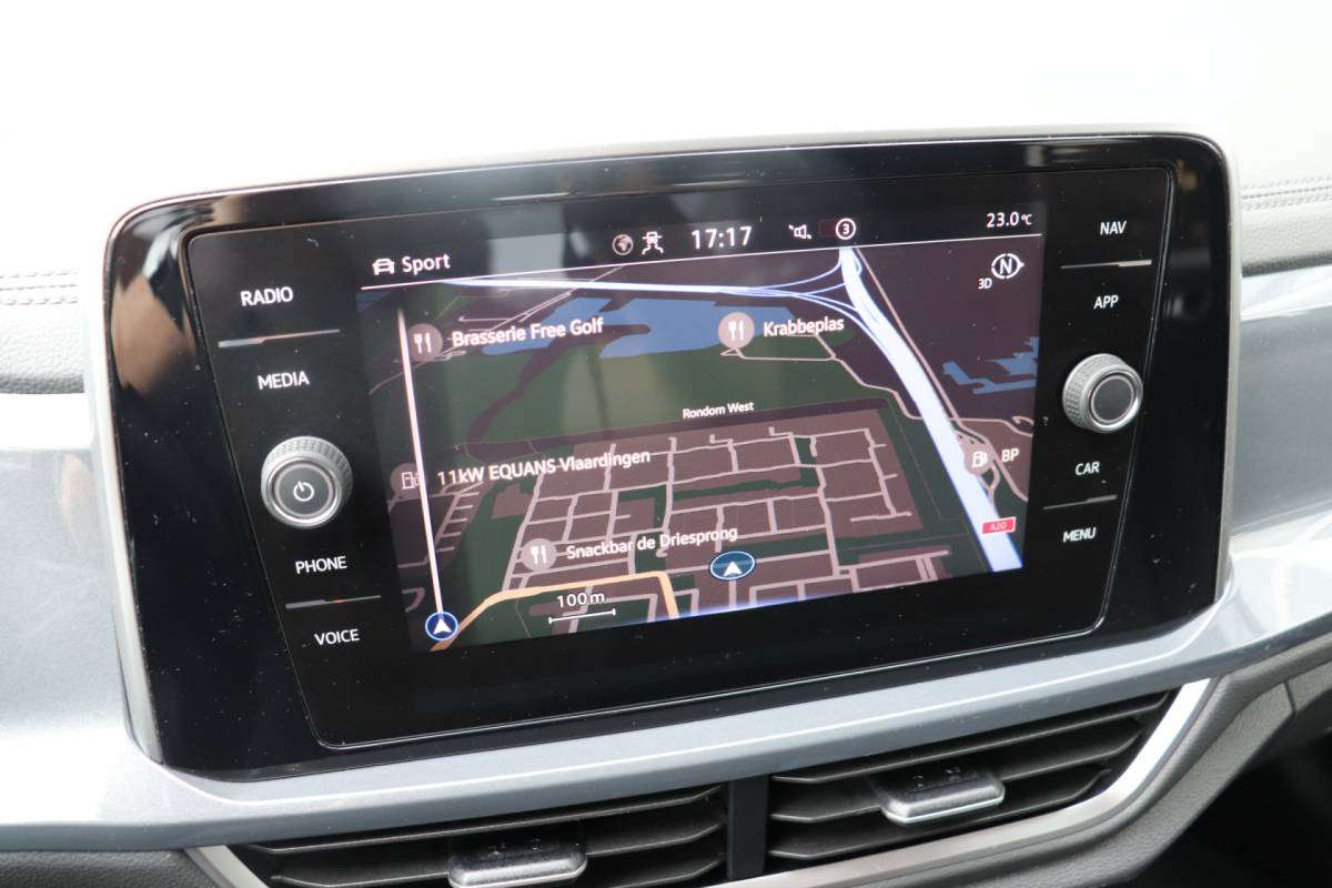 Volkswagen T-Roc Volkswagen T-Roc 1.5 TSI Move Automaat. All-season banden, Full-led.