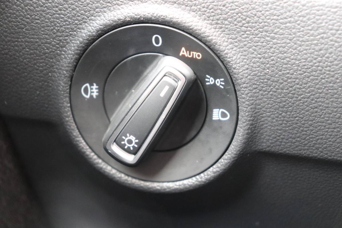 Volkswagen T-Roc Volkswagen T-Roc 1.5 TSI Move Automaat. All-season banden, Full-led.