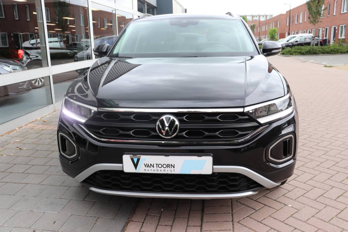 Volkswagen T-Roc Volkswagen T-Roc 1.5 TSI Move Automaat. All-season banden, Full-led.