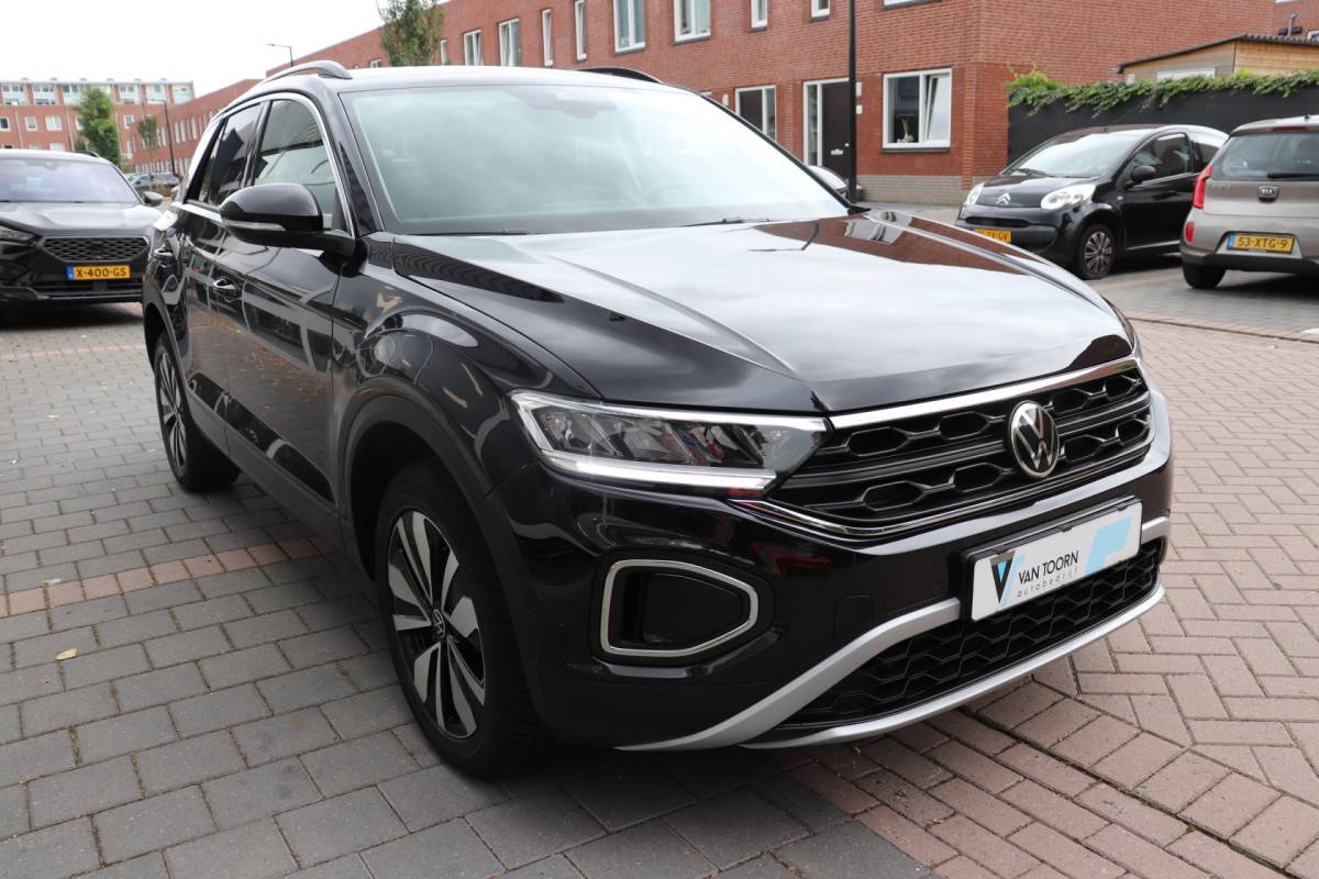 Volkswagen T-Roc Volkswagen T-Roc 1.5 TSI Move Automaat. All-season banden, Full-led.