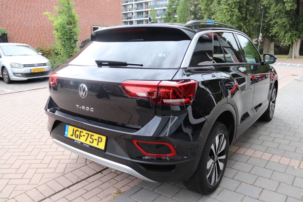 Volkswagen T-Roc Volkswagen T-Roc 1.5 TSI Move Automaat. All-season banden, Full-led.