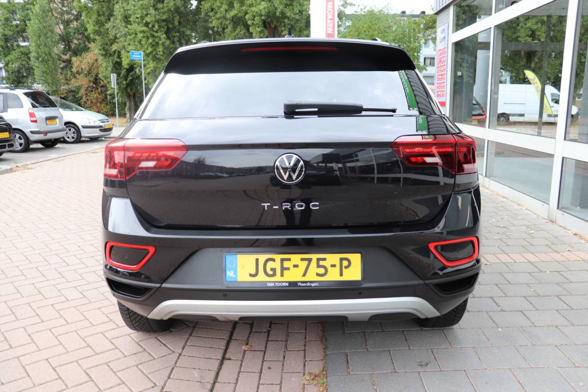 Volkswagen T-Roc Volkswagen T-Roc 1.5 TSI Move Automaat. All-season banden, Full-led.