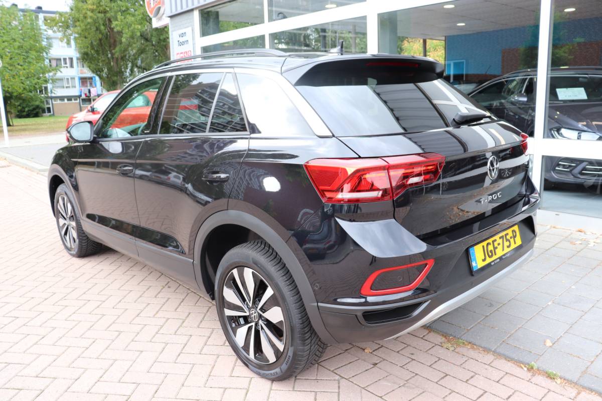 Volkswagen T-Roc Volkswagen T-Roc 1.5 TSI Move Automaat. All-season banden, Full-led.