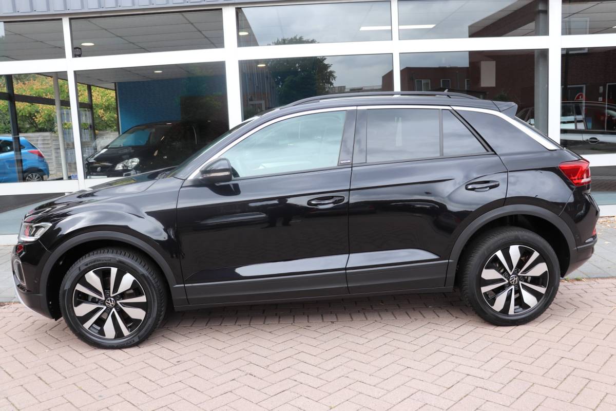 Volkswagen T-Roc Volkswagen T-Roc 1.5 TSI Move Automaat. All-season banden, Full-led.